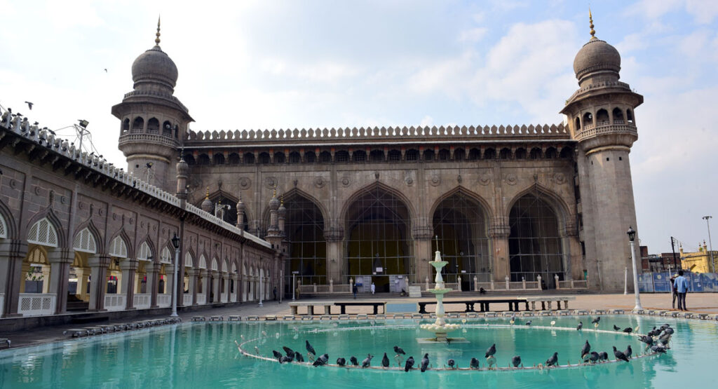 Mecca Masjid-Tourist place in hyderabad